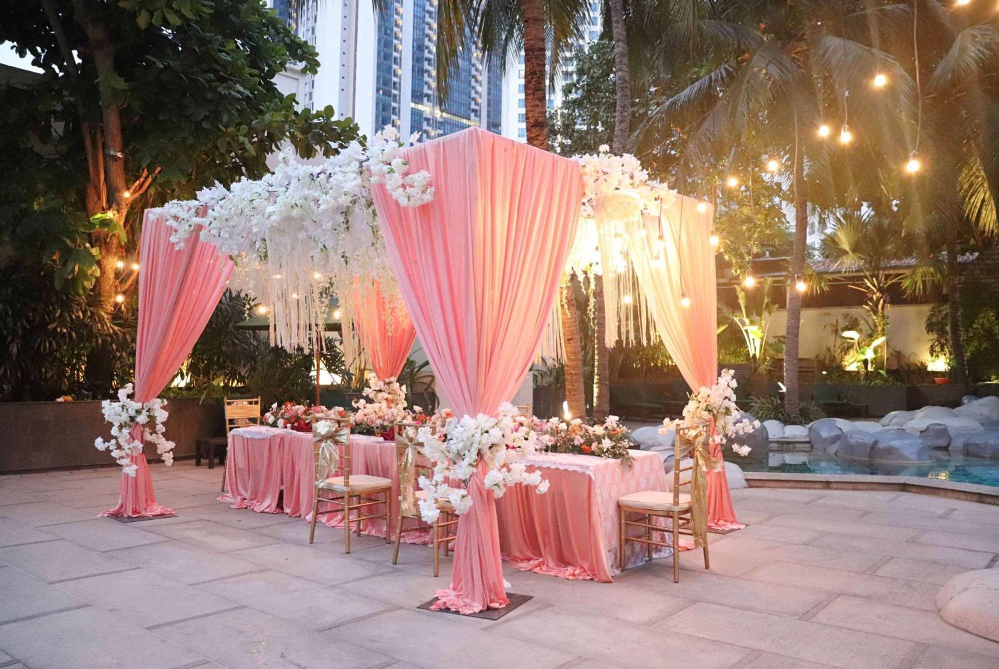 雅加达卡萨布兰卡温德姆酒店 外观 照片 Wedding reception at the poolside of the hotel